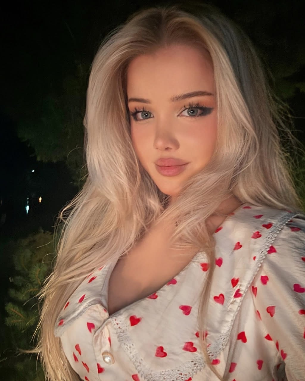 Аника - массажистка